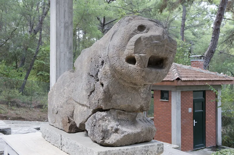 Каратепе (Karatepe) — місто епохи пізньої Хеттської імперії та Розетський камінь